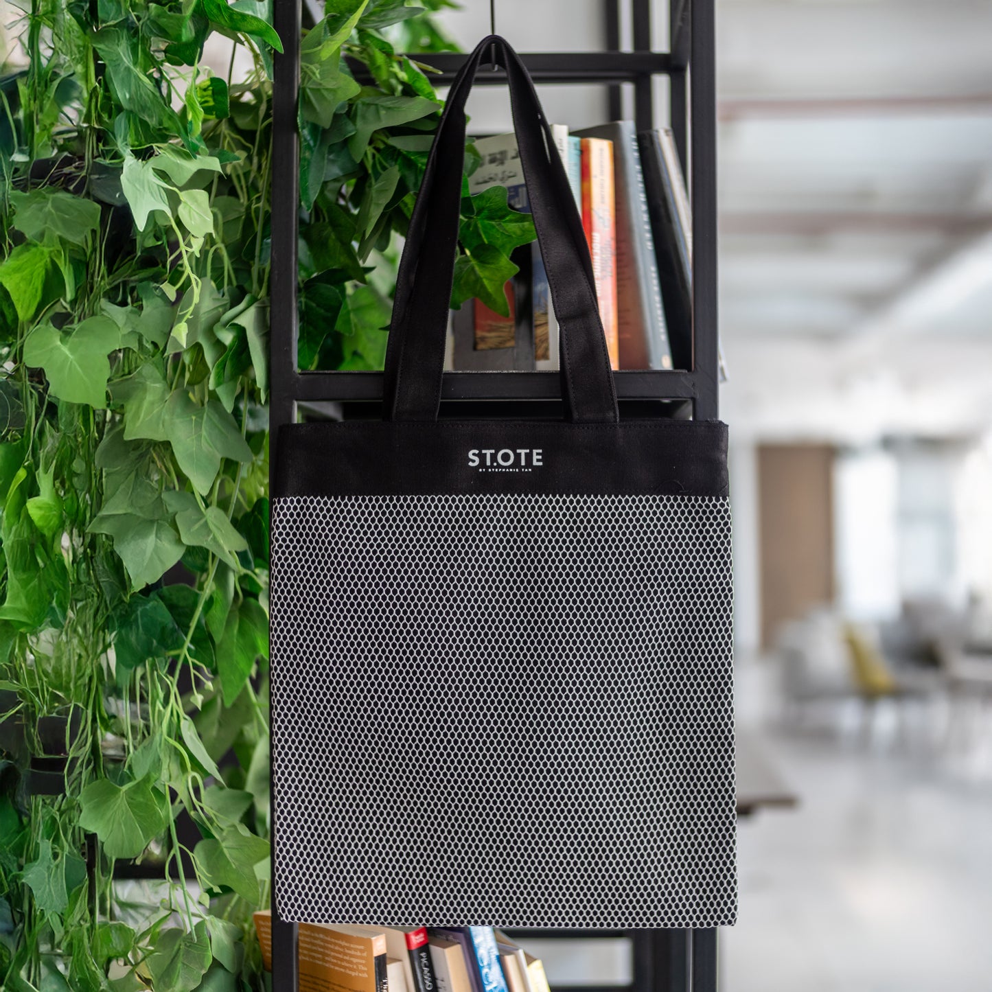 BLACK CANVAS PATTI BAG 12OZ (BLACK & OFF WHITE NETTING)